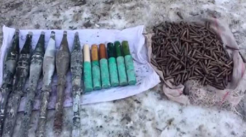 Hakk&acirc;ri'de Pkk Ter&ouml;r &Ouml;rg&uuml;t&uuml;ne Ait &Ccedil;ok Sayıda Silah M&uuml;himmatı Bulundu