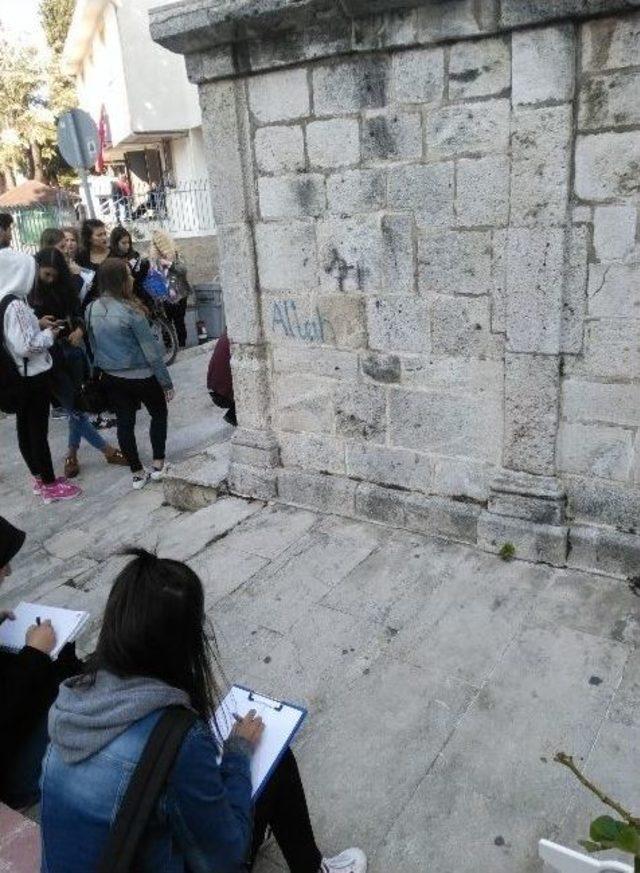 İa&uuml; &Ouml;ğrencileri Tarihi &Ccedil;eşmeyi Yıkılmaktan Kurtardı 1
