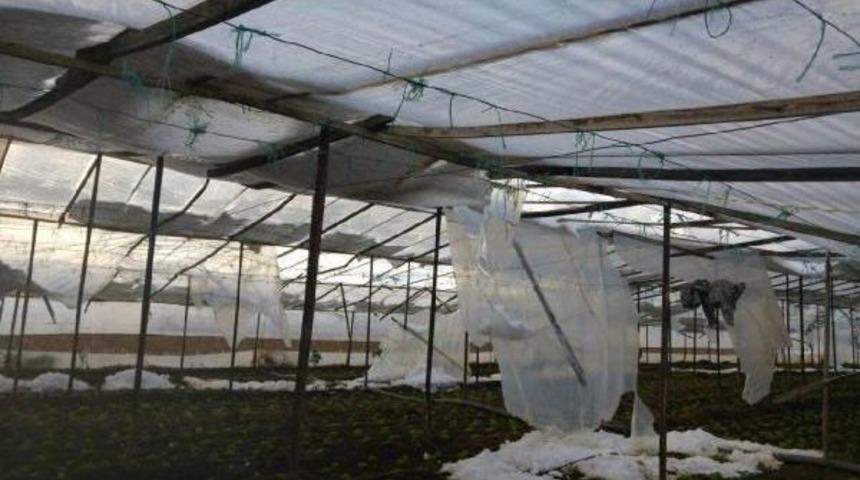 Seraları Ege'de Kar, Akdeniz'de Sel Vurdu