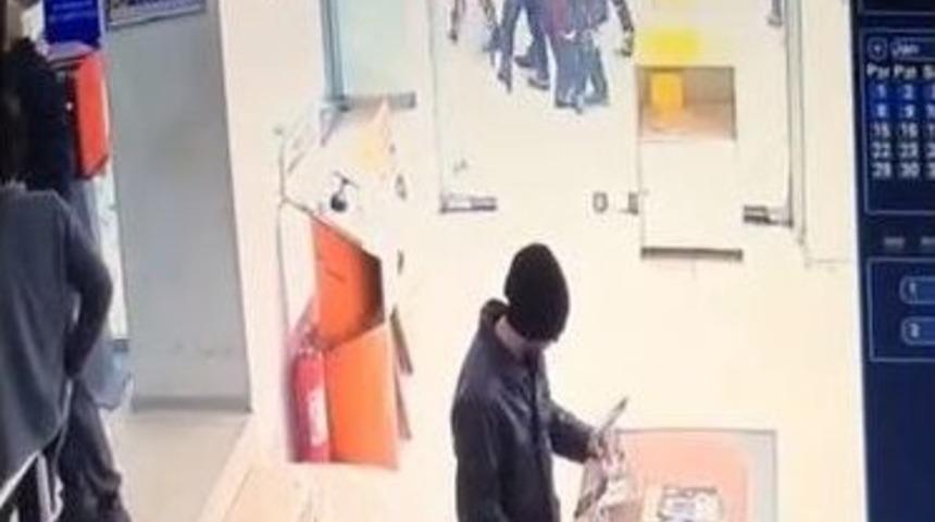 Akıllı Telefon Hırsızı Kameraya B&ouml;yle Yakalandı