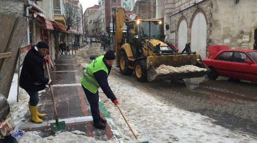 Kırklareli&rsquo;nde Kar Temizleme &Ccedil;alışmaları