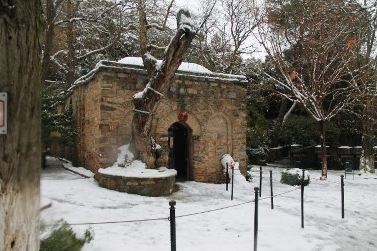 Sel&ccedil;uk&rsquo;ta, Karla Kaplanan Tarihi Yerler Birer Tabloya D&ouml;n&uuml;şt&uuml;