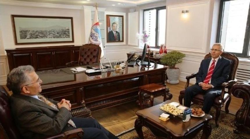 Ptt Başm&uuml;d&uuml;r&uuml; T&uuml;rkyılmaz, Melikgazi Belediyesi&rsquo;ni Ziyaret Etti