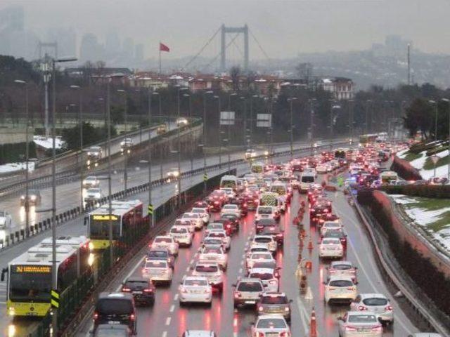 Okulların Açılması Ile Trafik Yoğunluğu Yaşandı