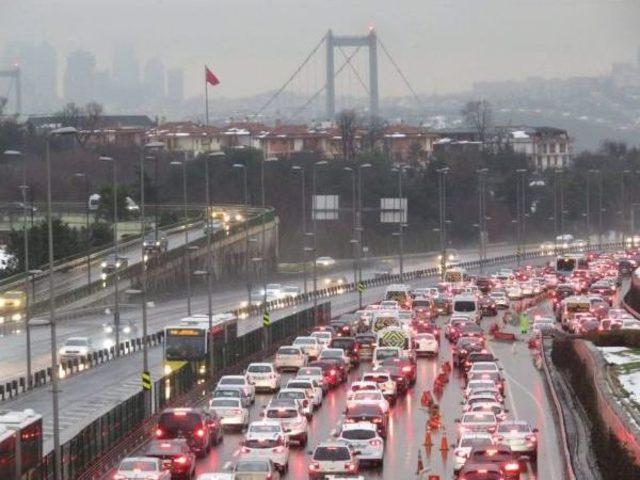 Okulların Açılması Ile Trafik Yoğunluğu Yaşandı