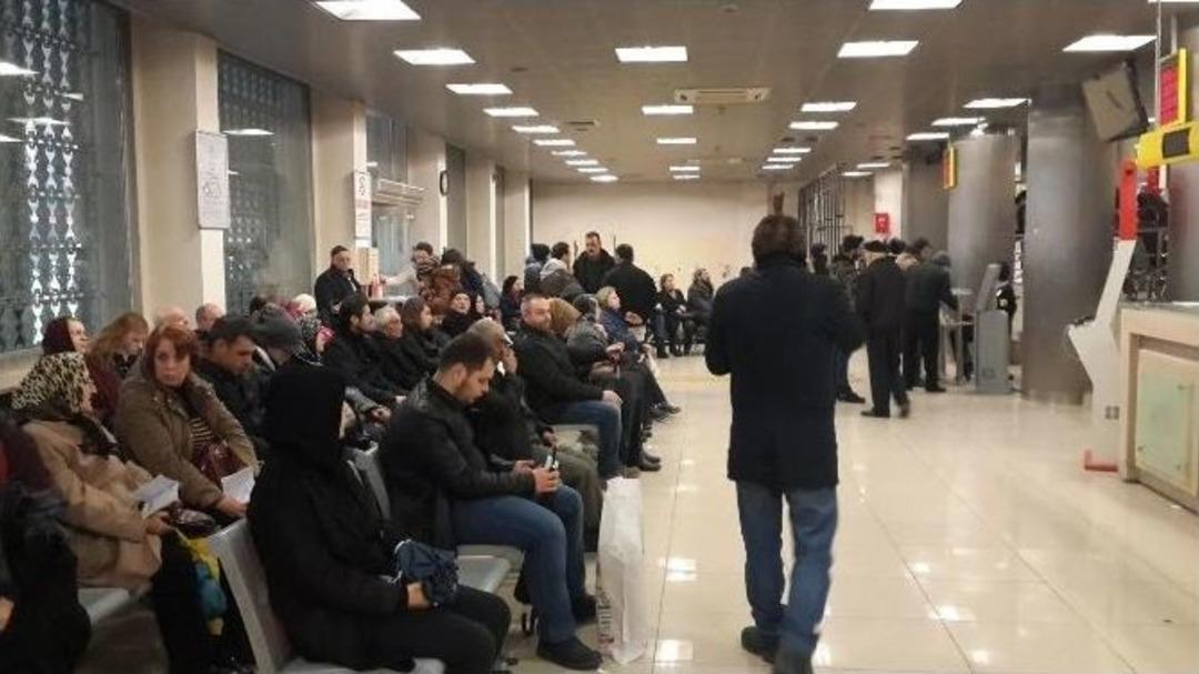 Yoğunluktan Adım Atmakta Zorlanılan Postahanenin İ&ccedil;inde Kafe A&ccedil;ılıyor