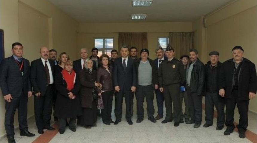 Vali &Ccedil;elik, Mahalle Sakinleriyle Bir Araya Geldi