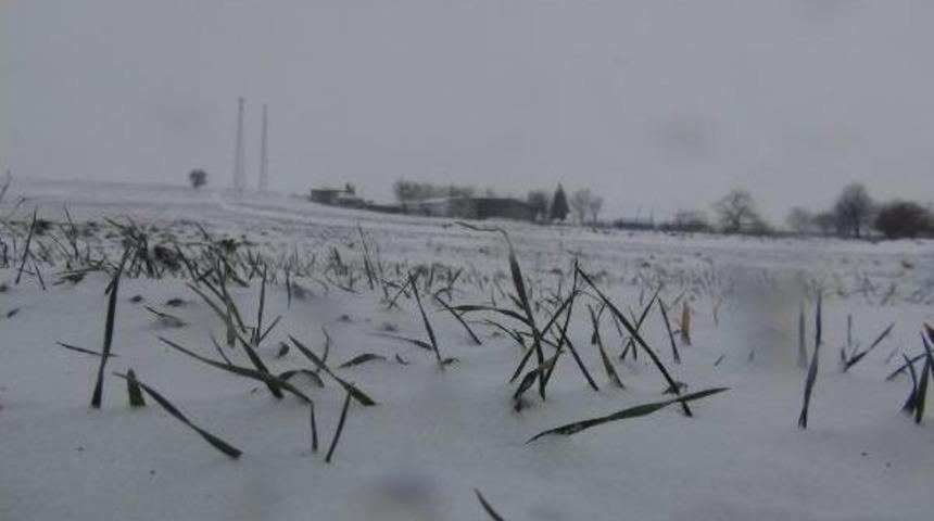 Hayatı Fel&ccedil; Eden Kar, &Ccedil;ift&ccedil;iyi Sevindirdi