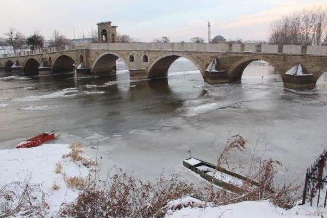 Hayatı Fel&ccedil; Eden Kar, &Ccedil;ift&ccedil;iyi Sevindirdi 3
