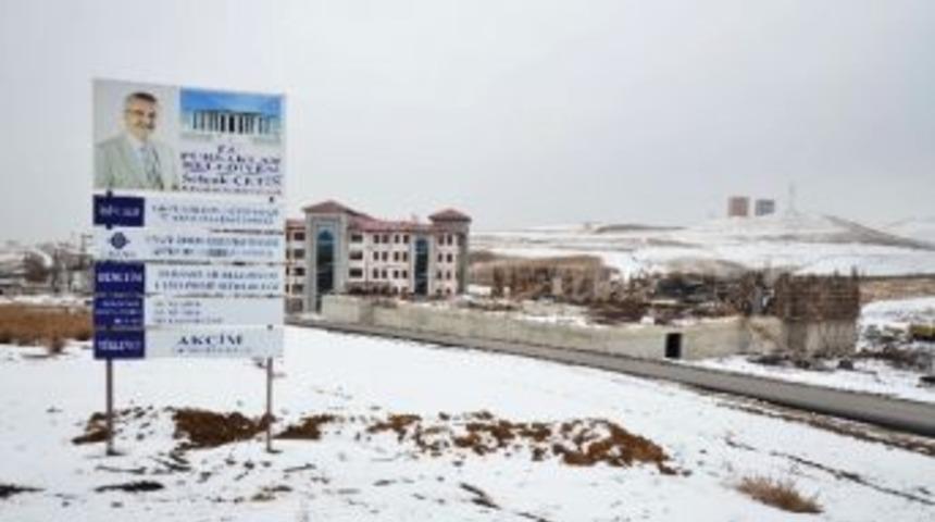 Saray Y&uuml;zme Havuzu Y&uuml;kseliyor