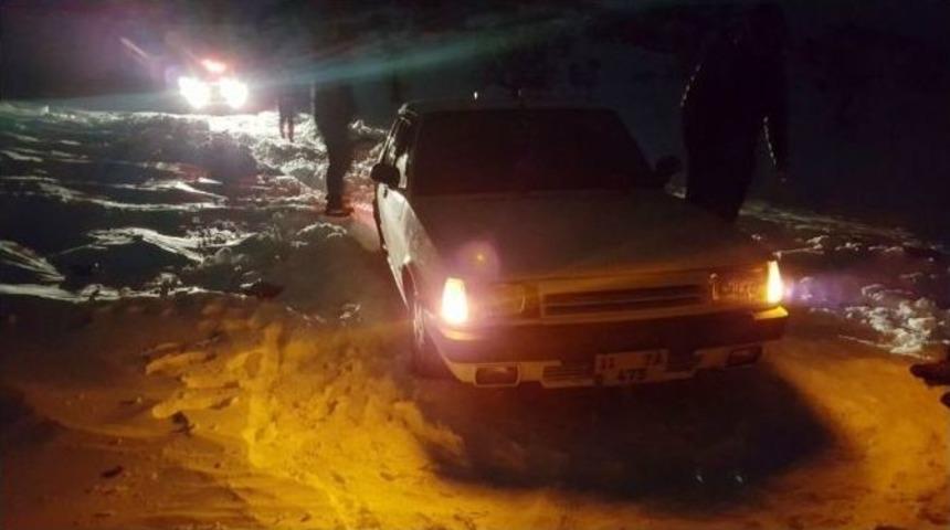 Bilecik&rsquo;te Karda Mahsur Kalan 3 Kişi Kurtarıldı