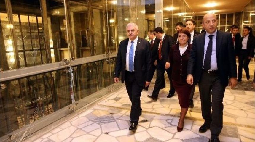 Başbakan Yıldırım, Tbmm&rsquo;de 15 Temmuz&rsquo;da Zarar G&ouml;ren Alanlarda Yapılan &Ccedil;alışmaları İnceledi