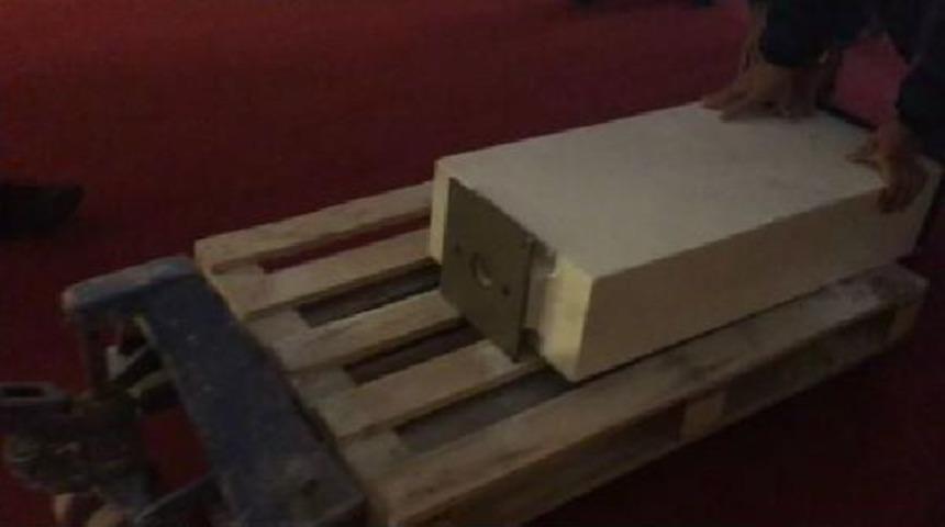 250 Kiloluk Kürsü Tamir Edildi, Yerine Montelendi