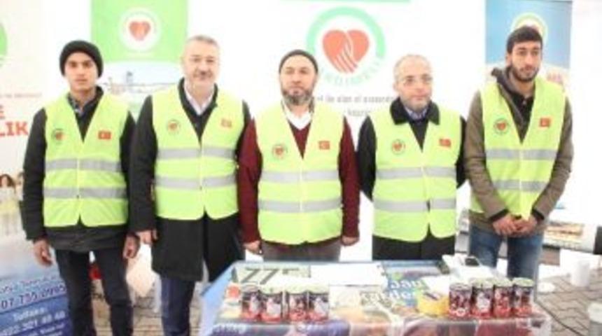 Halepliler İ&ccedil;in Yardım &Ccedil;adırı Kurdular