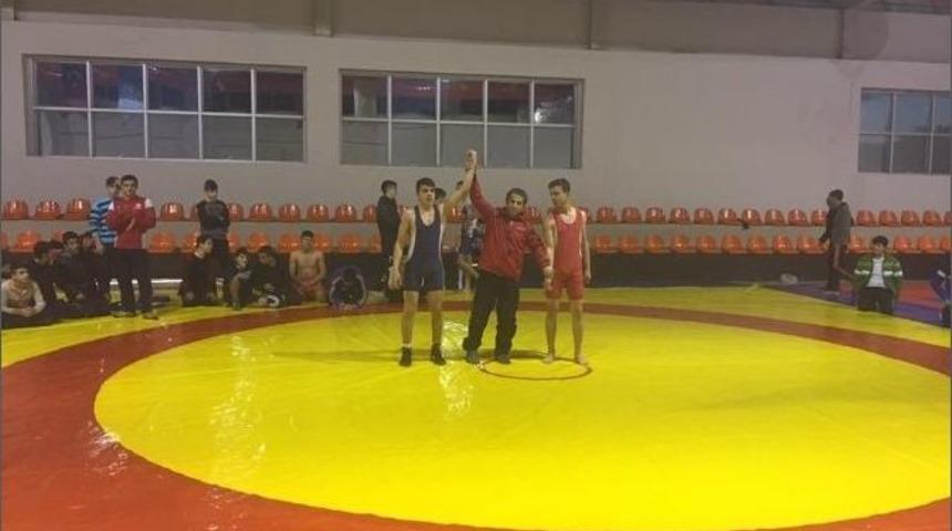 Okullar Arası G&uuml;reş M&uuml;sabakaları Yapıldı
