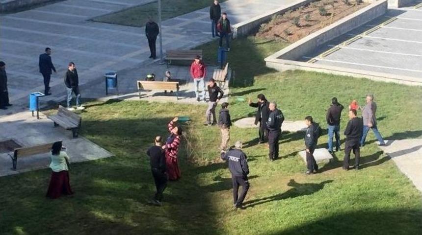 Sanık Yakınları Adliyeyi Birbirine Kattı