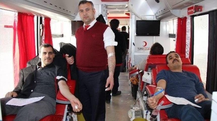 Gtb’den Kızılay’a Kan Bağışı