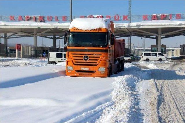 Bulgaristan Ve Yunanistan'a Açılan Kapılarda Tır Kuyruğu