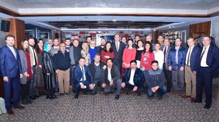 Ak Parti&rsquo;li Y&ouml;neticiler Gazeteciler İle Bir Araya Geldi