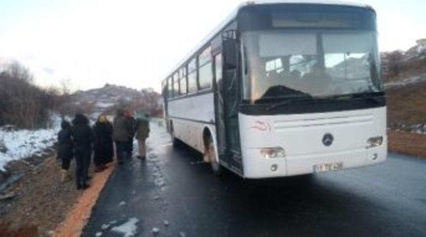 S&ouml;ğ&uuml;t&rsquo;te İş&ccedil;iler Yolda Mahsur Kaldı