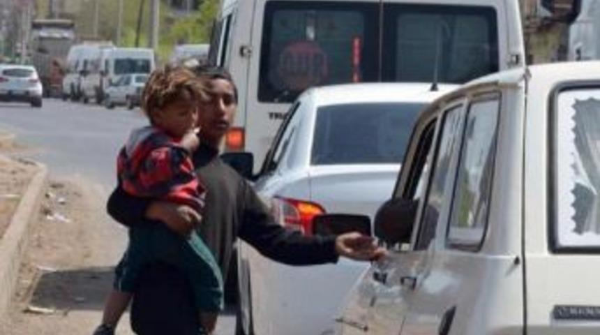 Dilencilik Yapan 43 Suriyeli Osmaniye&rsquo;Ye G&ouml;nderildi