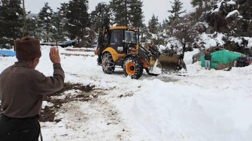 Büyükşehir Belediyesi Mahsur Kalan Çobanlar Kurtardı