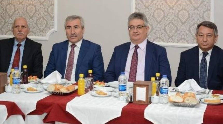 Vali Aykut Pekmez Gazetecilerle Buluştu