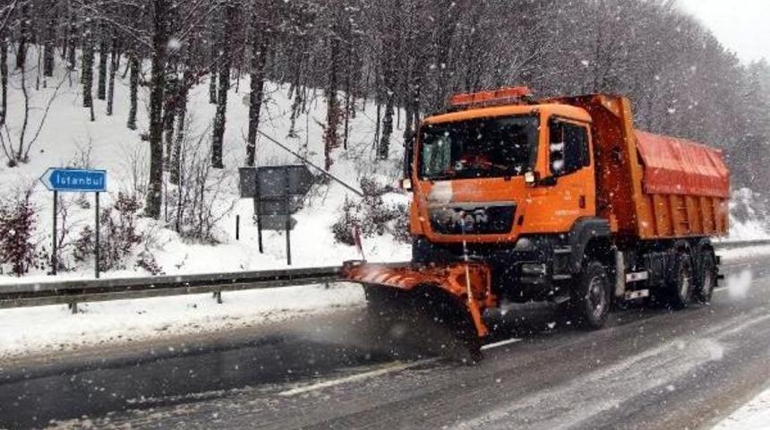 Bolu Dağı'nda Kar Ulaşımı Yavaşlattı