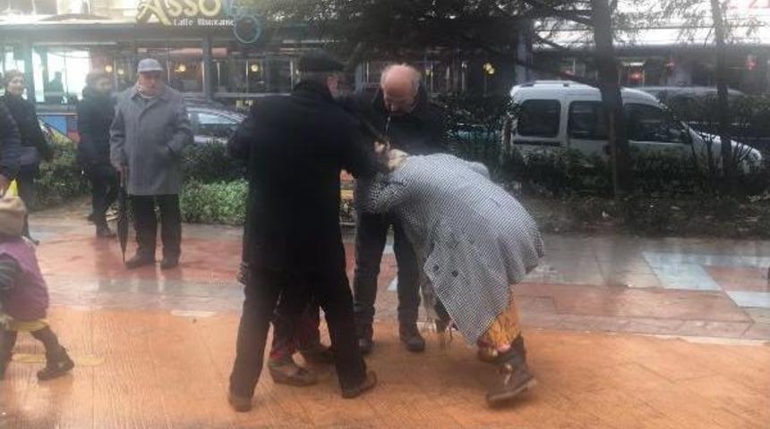 İzmit'te Kadınlar Sa&ccedil; Sa&ccedil;a Baş Başa Kavga Etti