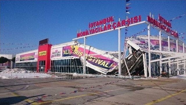 Alışveriş Merkezinin Çatısı Çöktü