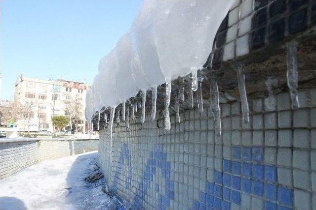 S&uuml;s Havuzları Buz Pistine D&ouml;n&uuml;şt&uuml; 1