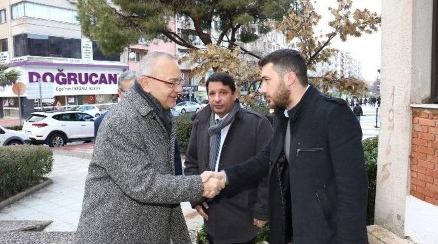 Başkan Erg&uuml;n Gazetecilerin Yanında