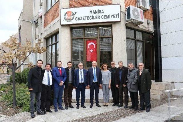 Başkan Ergün Gazetecilerin Yanında