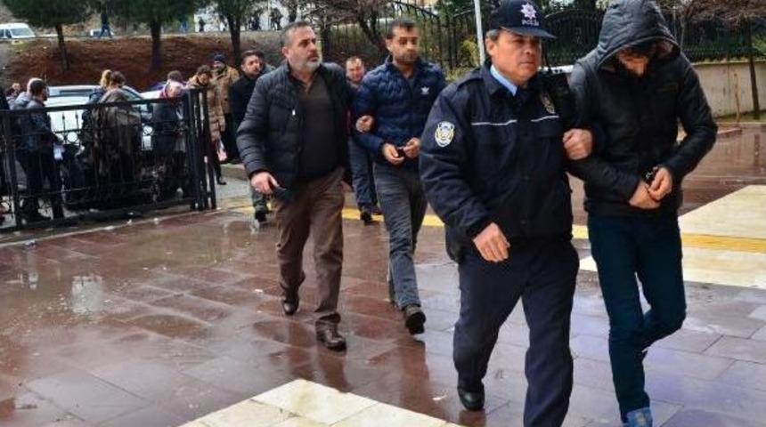 Manisa'daki Intikam Cinayetinde 8 Kişi Adliyede