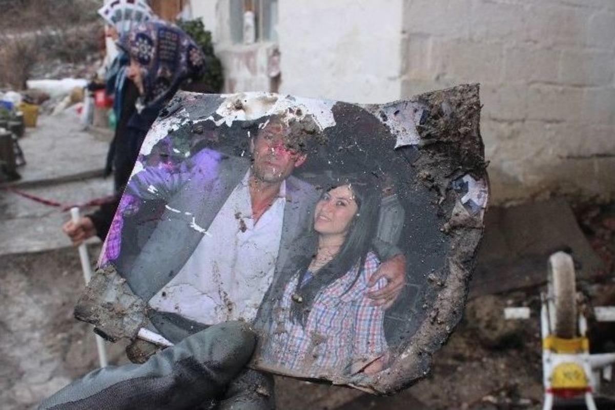 Denizli&rsquo;deki Yangın Faciasından Geriye Aile Fotoğrafı Kaldı