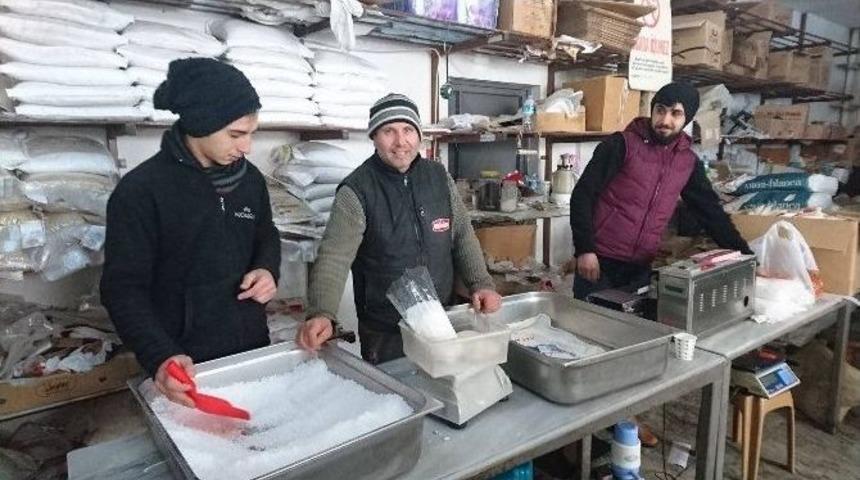 Edirne&rsquo;de Kara Kış Tuz Satan Esnafa Yaradı