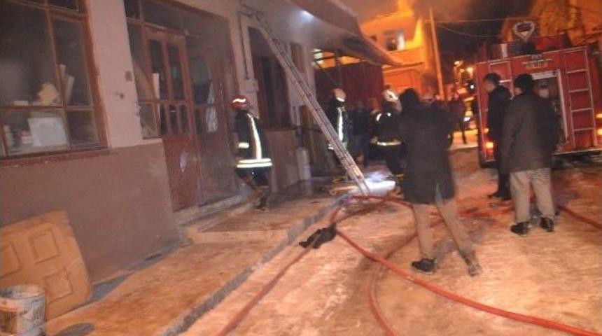 Marangozlar Sanayi Sitesindeki Korkutan Yangın
