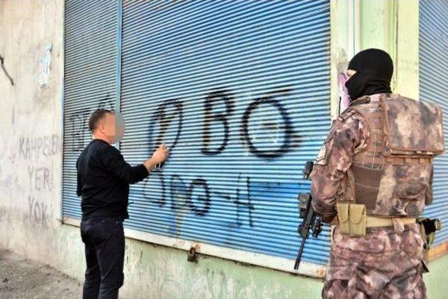Polis Duvar Yazılarını Tek Tek Sildi 1
