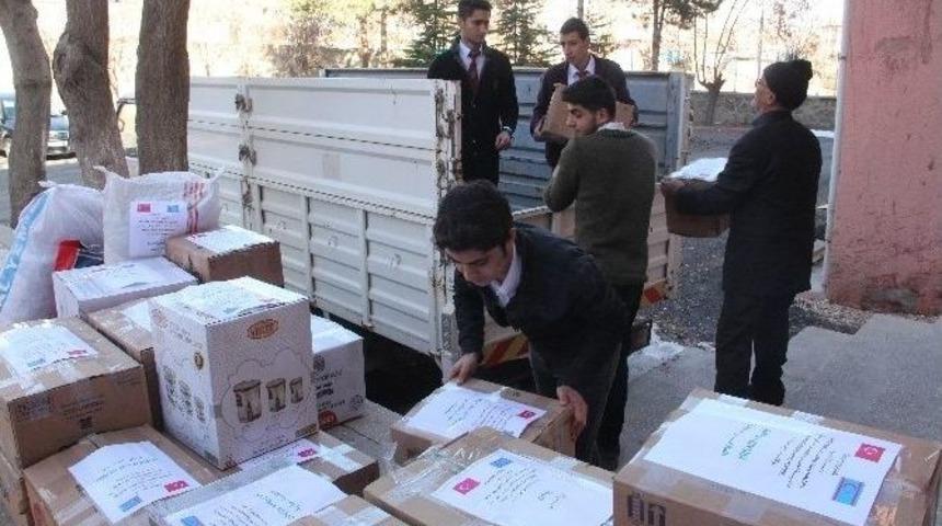 &Ouml;ğrenciler, Halep İ&ccedil;in 35 Koli Yardım Topladı