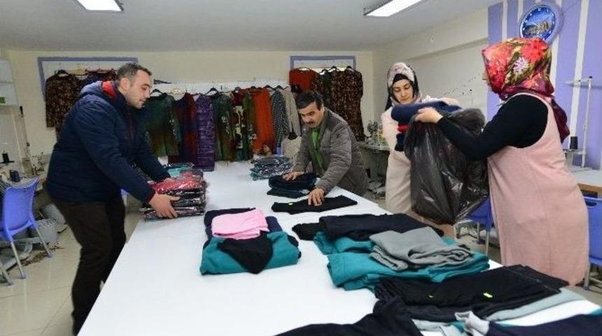 Tokatlı Kadınlar İhtiya&ccedil; Sahipleri İ&ccedil;in Kışlık Kıyafet Dikti