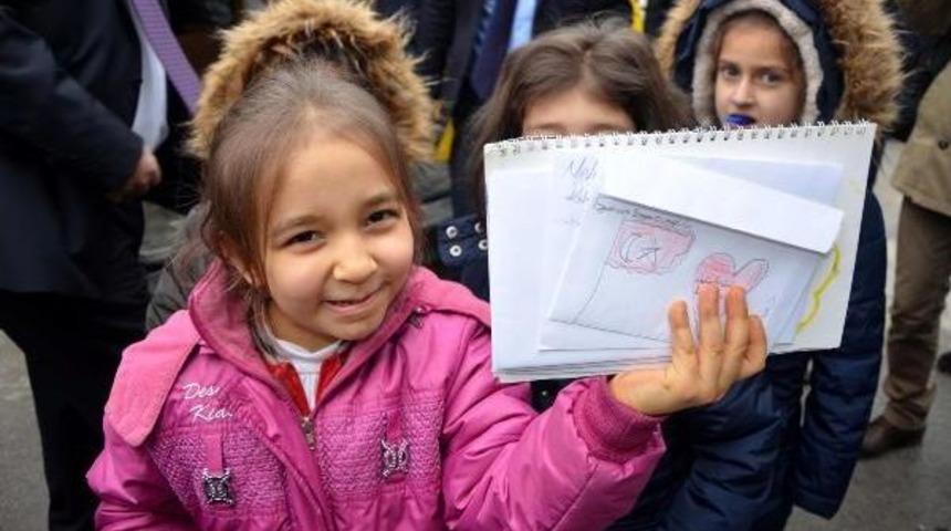 İlkokul &Ouml;ğrencilerinden Suriye'deki T&uuml;rk Askerine Moral Mektubu