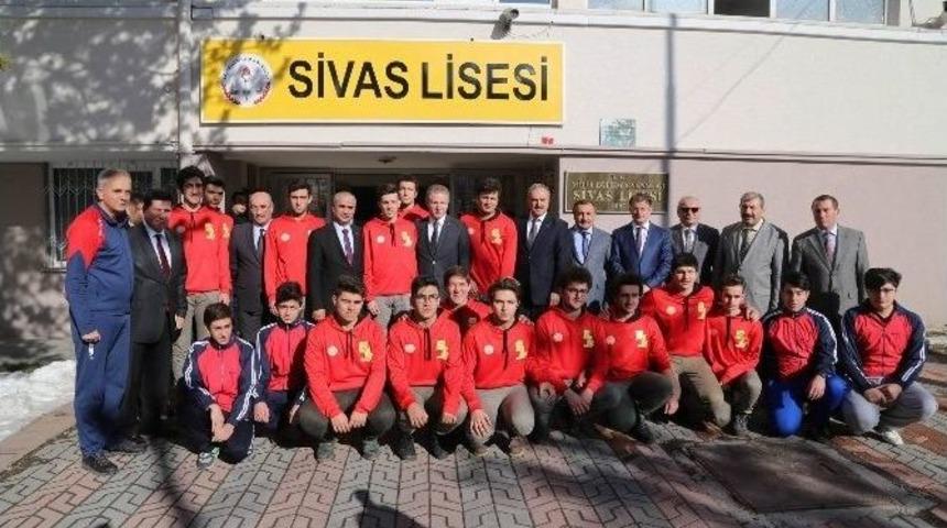 Vali G&uuml;l: "15 Temmuz İ&ccedil;imizdeki Hainlerin Kullanıldığı Bir S&uuml;re&ccedil;"