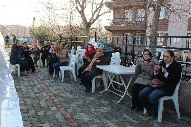 Şehidin Ailesi Taziyeleri Kabul Ediyor 3