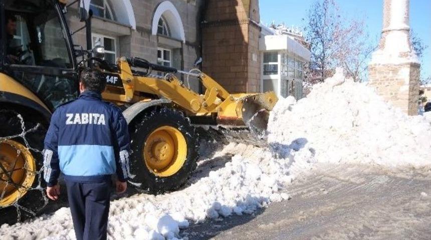 Beyşehir Belediyesi&rsquo;nin Kar Mesaisi Durmuyor