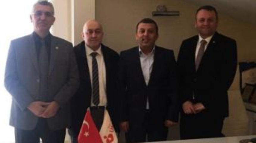 Hastaneden T&uuml;rk Kamu-sen &Uuml;yelerine Jest