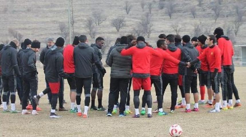 Evkur Yeni Malatyaspor, Malatya&rsquo;Da &Ccedil;alışmalara Başladı