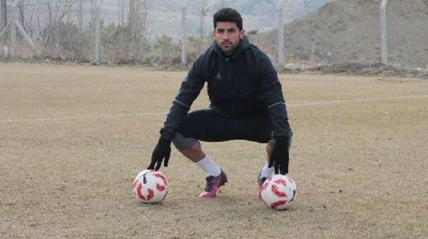 Evkur Yeni Malatyaspor'un Yeni Golc&uuml;s&uuml; Ahmet Aras: "katkı Sağlayacağıma Inanıyorum"