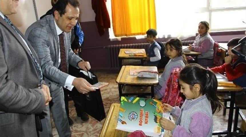 Minik Kalpler Polisin Yanında