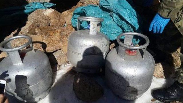 Ter&ouml;r &Ouml;rg&uuml;t&uuml; Pkk Sığınağında Yaşam Malzemesi Ele Ge&ccedil;irildi 2