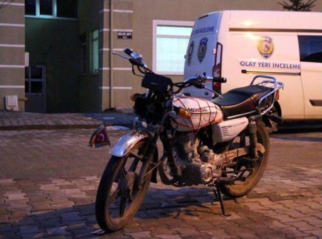 Çalıntı Motosikletle Gezerken Yakalandılar